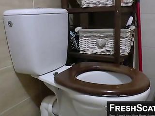 Thick Ass Cutie Shits For Us Live