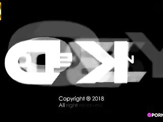 Really Hot Girl With Nice Thick Ass Shits For Us On Live Scat Cam After Fucking Herself