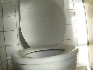 Yummy Blonde Teen Babe With Nice Ass Sits On The Toilet Backwards And Shits Some Amazing Turds On Cam