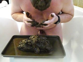 Guy Spreads Shit All Over His Body While Fucking His Asshole In 13 Days Of Shit