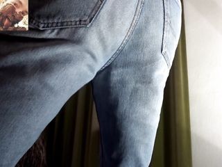 Showing off Shitty Jeans Ass- Yahzee