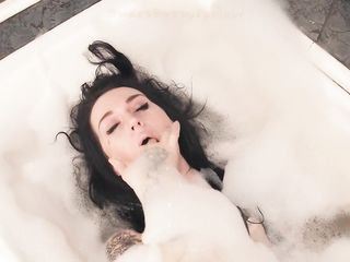 Hot Girl Gives Blowjob And Makes Herself Puke Milk During A Bubble Bath