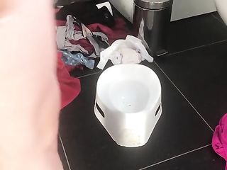 Mom Shits Huge Log In Tiny Potty