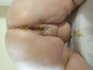 Scat Covered BBW Pisses Off The Bed