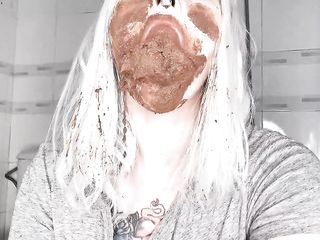 Hot Blonde Shitting and Smearing Scat Close-Up