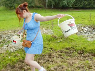 Lyndra Lynn's first time masturbating in cowshit